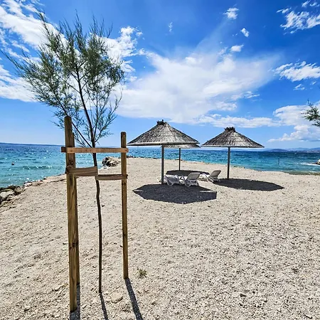 Jerkan 17 By Interhome